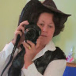 Meet your Posher, Lois